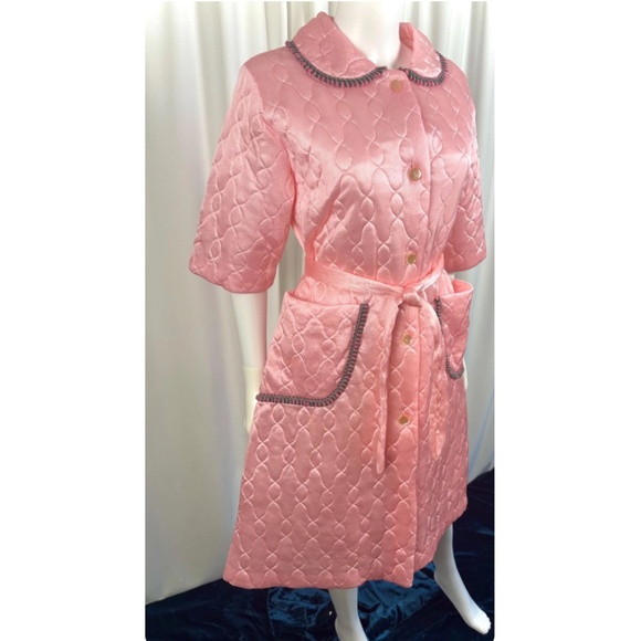 Vintage 60’s ‘Hamilton by Sears’ Quilted Bed Jacket Coat in Pink - Belted - S/M - Picture 4 of 12